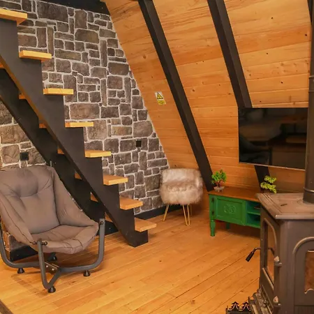 Hill House Сапанча