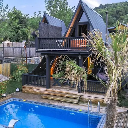 Hill House Сапанча