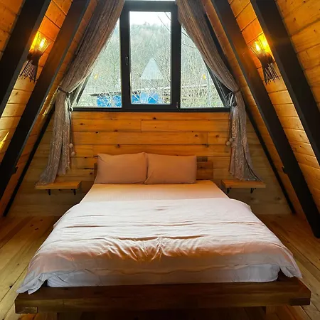 Hill House Сапанча